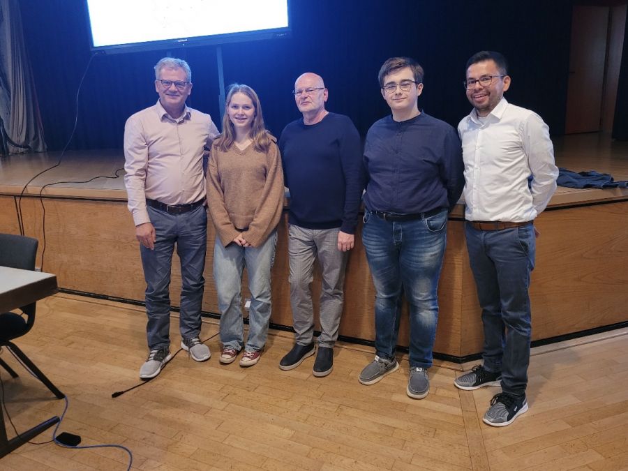 v.l.n.r.: Herr Müller, Klara Kuropka, Herr Herzog, Leon Ohler und Herr Schaberger